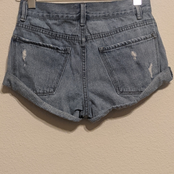 Amuse Society button fly distressed cuffed shorts size 25 - Picture 4 of 6